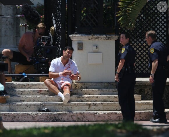 Edgar Ramirez (Gianni Versace) et Ricky Martin (compagnon de Gianni Versace, Antonio D'Amico) sur le tournage de la série ''Versace : American Crime Story'' à Miami, le 10 mai 2017.