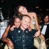 Naomi Campbell, Carla Bruni et Gianni Versace. Juin 1992.