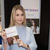 Exclusif - EnjoyPhoenix (Marie Lopez) dédicace son livre "Carnet de routes " à la foire du livre de Bruxelles, Belgique, le 10 mars 2017.