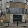 Vue du Mangle, une boîte de nuit de Dalston, dans l'est de Londres, le 17 avril 2017, quelques heures après l'attaque à l'acide qu'est accusé d'avoir commise Arthur Collins, compagnon de la starlette de la télé Ferne McCann.