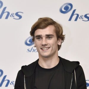 Antoine Griezmann est le nouvel ambassadeur de la marque H&S lors d'une présentation à Madrid, 6 avril 2017.