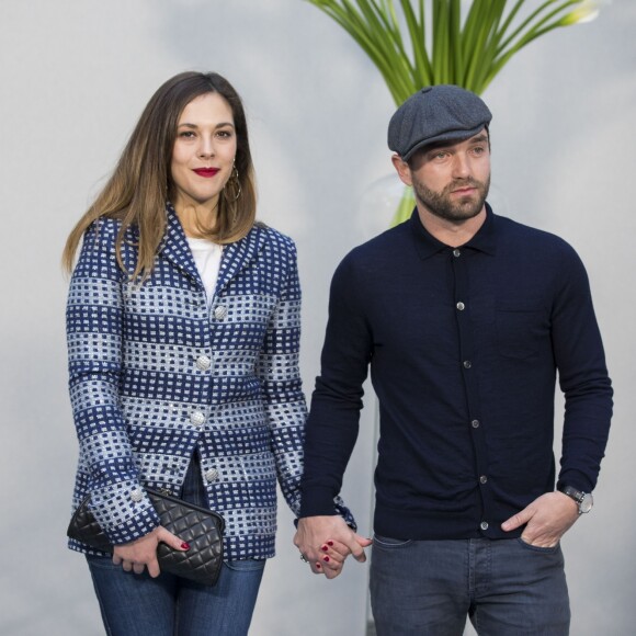 Alysson Paradis et son compagnon Guillaume Gouix - Photocall du 2ème défilé de mode Haute-Couture printemps-été 2017 "Chanel" au Grand Palais à Paris le 24 janvier 2017. © Olivier Borde/Bestimage