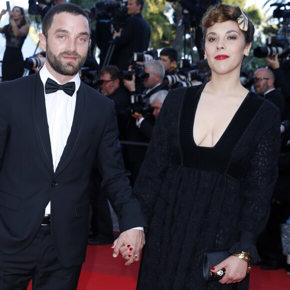 Alysson Paradis et son compagnon Guillaume Gouix - Montée des marches du film "Mal de pierres" lors du 69ème Festival International du Film de Cannes. Le 15 mai 2016. © Borde-Jacovides-Moreau/Bestimage