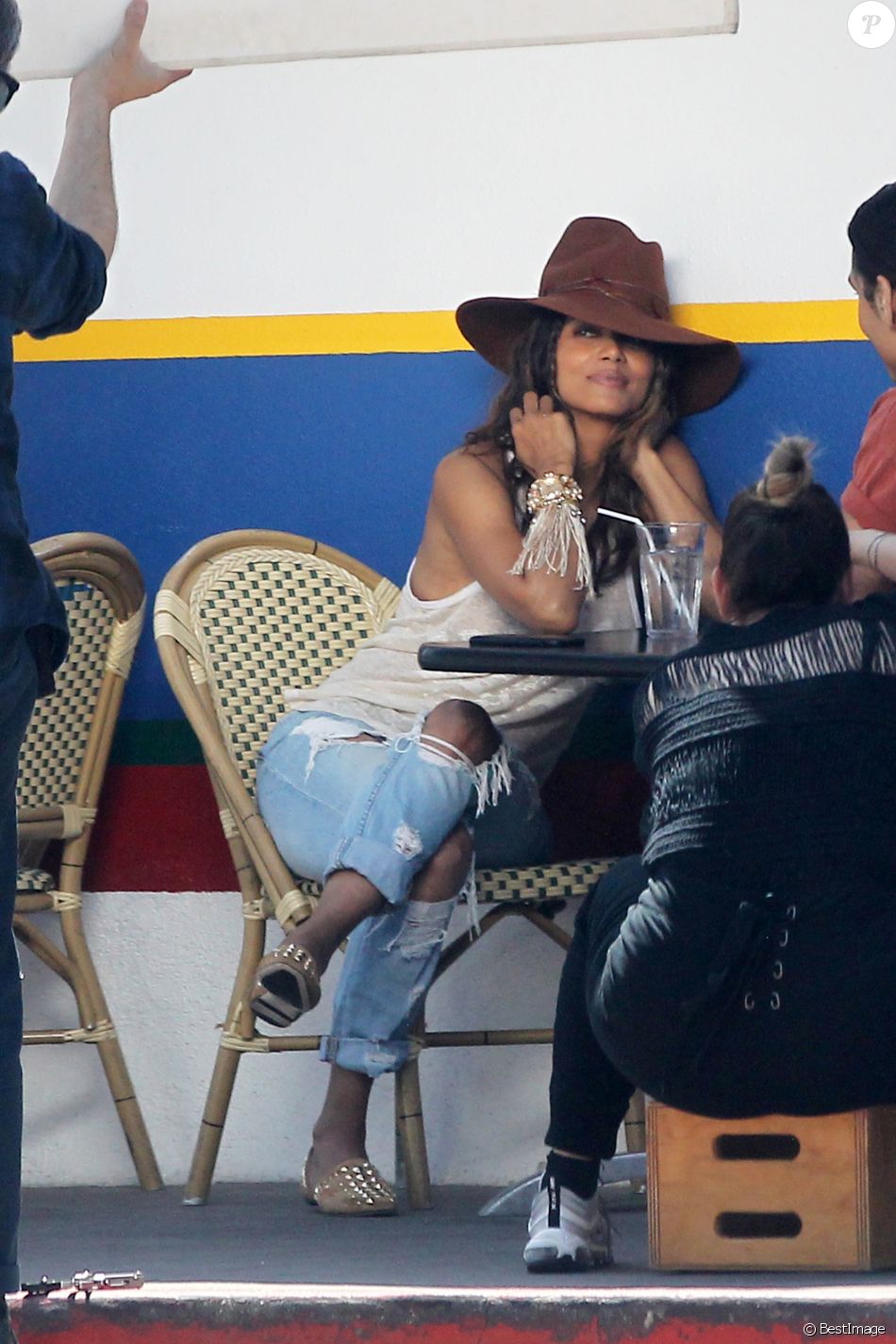 Exclusif Halle Berry En Pleine Seance Photo A West Hollywood