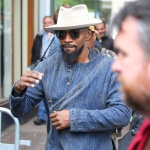 Semi-exclusif - Jamie Foxx arrive sur le tournage d'une scène du film "Robin Hood : Origins" (Robin des Bois : Les Origines) dans l'église Notre-Dame du Raincy, le vendredi 5 mai 2017.