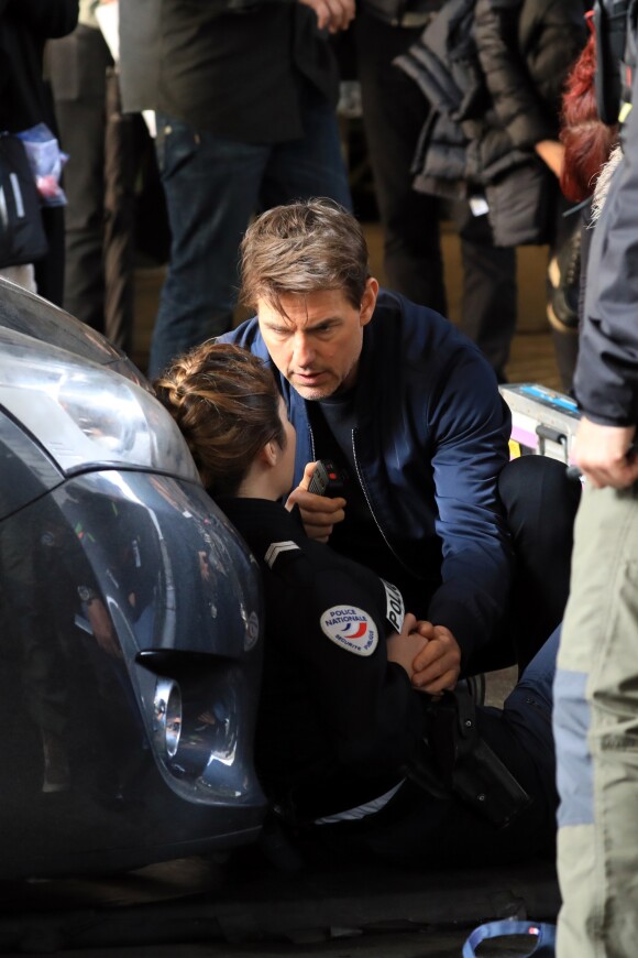 Tom Cruise sur le tournage du film "Mission Impossible 6" au métro Passy à Paris le 12 mai 2017.