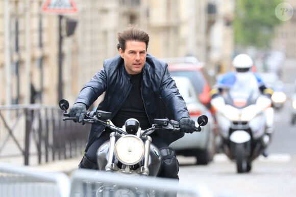 Tom Cruise sur le tournage de Mission Impossible 6 place Rio de Janeiro à Paris le 8 mai 2017.