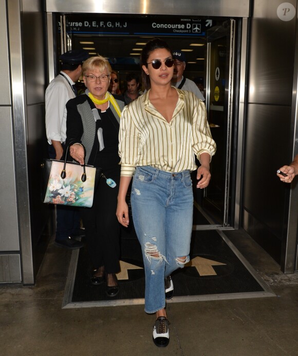 Priyanka Chopra arrive à l'aéroport de Miami, le 11 mai 2017.