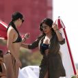 Adriana Lima et Priyanka Chopra profitent d'un après-midi ensoleillé sur la plage de Miami le 12 mai 2017.