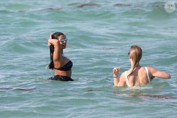 Priyanka Chopra sur la plage de Miami le 12 mai 2017.