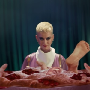 Katy Perry dans son nouveau clip "Bon Appétit", diffusé le 12 mai 2017