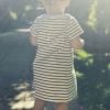 Amel Bent publie une photo de sa fille Sofia qui marche sur Instagram le 16 mai 2017.
