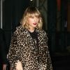 Taylor Swift porte un manteau imprimé léopard dans le quartier de Lower Manhattan à New York, le 7 novembre 2016.