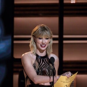 Taylor Swift à la 50ème soirée annuelle CMA Awards à Bridgestone Arena dans le Tennessee, le 2 novembre 2016 © Jason Walle via Zuma/Bestimage