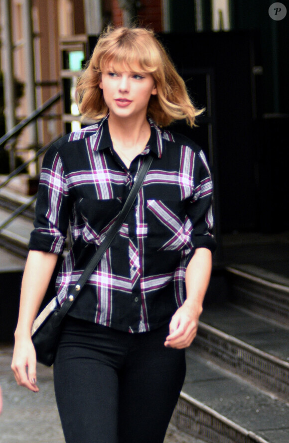 Taylor Swift quitte son appartement de Tribeca à New York, le 28 septembre 2016.