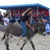 Sophie Thalmann, Shemss Audat lors de courses d'ânes au profit de l'association ELA sur la plage à Trouville-sur-Mer, le 10 août 2016. © Anne Ceffrey - Théo Duchaussoy/Bestimage