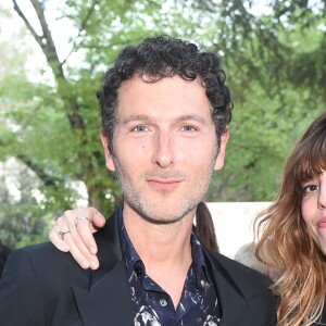 Simon Buret et Lou Doillon - Dîner de lancement de l'Eau de Parfum Miss Dior au Château de la Colle Noire. Montauroux, le 15 mai 2017.