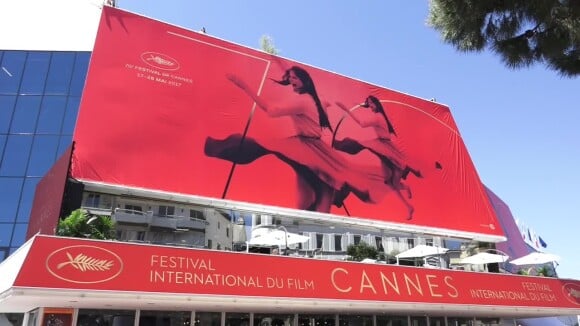 L'équipe du film "Les Fantômes d'Ismaël" arrive à Cannes avec les acteurs et actrices Marion Cotillard, Charlotte Gainsbourg, Alba Rohrwacher, Mathieu Amalric, Louis Garrel, Hippolyte Girardot et le réalisateur Arnaud Desplechin à Cannes le 17 mai 2017 