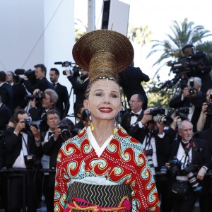 Victoria Abril - Montée des marches du film "Les Fantômes d'Ismaël" lors de la cérémonie d'ouverture du 70ème Festival International du Film de Cannes. Le 17 mai 2017 © Borde-Jacovides-Moreau/Bestimage