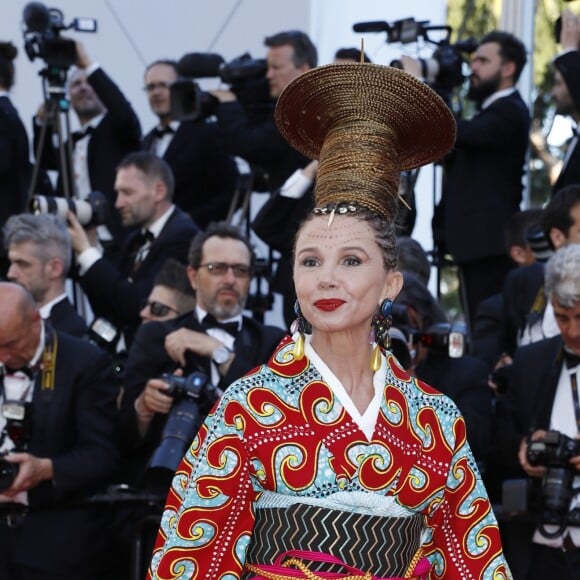 Victoria Abril - Montée des marches du film "Les Fantômes d'Ismaël" lors de la cérémonie d'ouverture du 70ème Festival International du Film de Cannes. Le 17 mai 2017 © Borde-Jacovides-Moreau/Bestimage