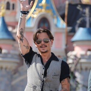 Johnny Depp - L'équipe du film "Pirates des Caraibes : La vengeance de Salazar" est partie à l'abordage du public, des fans et des célébrités à Disneyland Paris le 15 mai 2017. © DisneylandParis via Bestimage