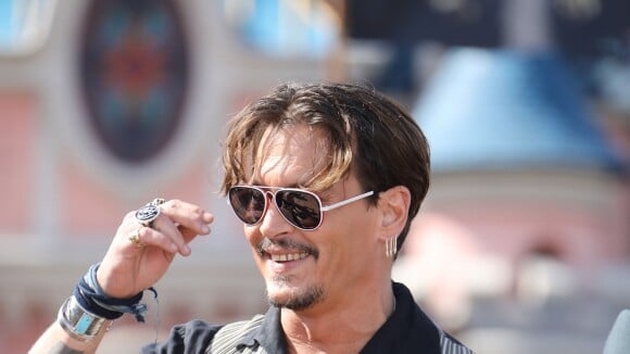 Johnny Depp "va mieux" : La preuve, il "flirte" à nouveau avec des filles