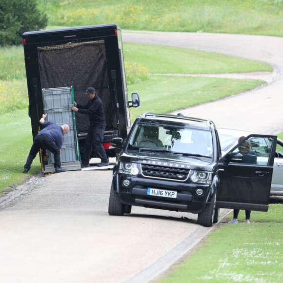 Derniers préparatifs à l'église St Mark où vont se marier Pippa Middleton et James Matthews à Englefield le 18 mai 2017  Chairs arrive at St Marks church Englefield for the final preparations for the wedding of pippa middleton and james matthews. May 18, 2017.18/05/2017 - Englefield