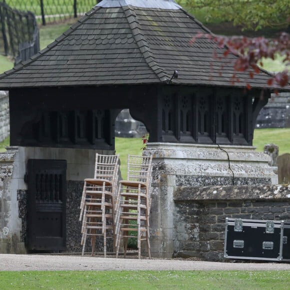 Derniers préparatifs à l'église St Mark où vont se marier Pippa Middleton et James Matthews à Englefield le 18 mai 2017  Chairs arrive at St Marks church Englefield for the final preparations for the wedding of pippa middleton and james matthews. May 18, 2017.18/05/2017 - Englefield