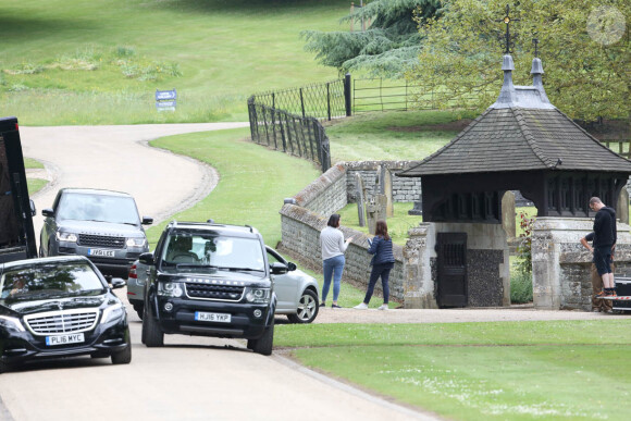 Derniers préparatifs à l'église St Mark où vont se marier Pippa Middleton et James Matthews à Englefield le 18 mai 2017  Chairs arrive at St Marks church Englefield for the final preparations for the wedding of pippa middleton and james matthews. May 18, 2017.18/05/2017 - Englefield
