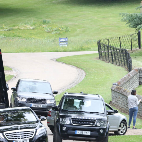 Derniers préparatifs à l'église St Mark où vont se marier Pippa Middleton et James Matthews à Englefield le 18 mai 2017  Chairs arrive at St Marks church Englefield for the final preparations for the wedding of pippa middleton and james matthews. May 18, 2017.18/05/2017 - Englefield