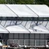 Derniers préparatifs dans la salle de réception où vont se marier Pippa Middleton et James Matthews le 18 mai 2017  The finishing touches are being applied to the huge glass structure that has been erected for Pippa Middleton's wedding reception this weekend. The building, which is positioned inside the grounds of Michael and Carole MIddleton's country estate is visible from a public footpath. On May 18, 201718/05/2017 - 
