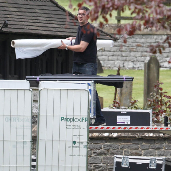 Derniers préparatifs à l'église St Mark où vont se marier Pippa Middleton et James Matthews à Englefield le 18 mai 2017.  A corporate lighting company arrive to deliver and fit the lighting for pippa middletons wedding at St Marks church Englefield on may 18 201718/05/2017 - Englefield