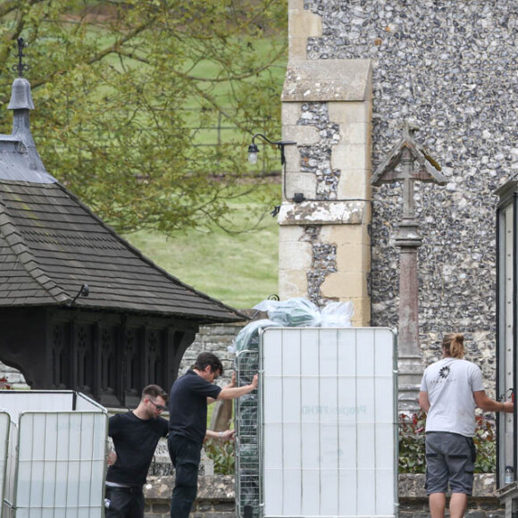 Derniers préparatifs à l'église St Mark où vont se marier Pippa Middleton et James Matthews à Englefield le 18 mai 2017.  A corporate lighting company arrive to deliver and fit the lighting for pippa middletons wedding at St Marks church Englefield on may 18 201718/05/2017 - Englefield