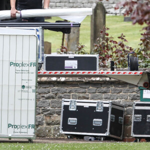 Derniers préparatifs à l'église St Mark où vont se marier Pippa Middleton et James Matthews à Englefield le 18 mai 2017.  A corporate lighting company arrive to deliver and fit the lighting for pippa middletons wedding at St Marks church Englefield on may 18 201718/05/2017 - Englefield