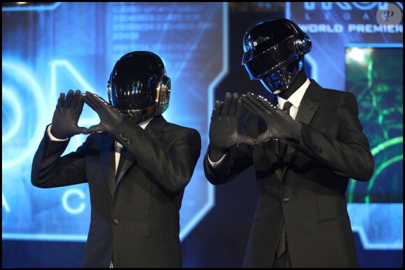 Le groupe Daft Punk - Première mondiale du film "Tron" à Hollywood le 11 décembre 2010.