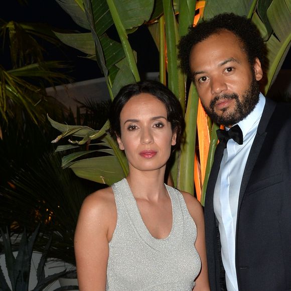 Semi-exclusif - Fabrice Eboué et sa compagne Amelle Chahbi - Madame Figaro, Chopard et UniFrance s'associent pour célébrer le temps du dîner "Cannes French Party" le rayonnement du cinéma français dans le monde sur La terrasse By Albane lors du 70ème festival de Cannes le 18 mai 2017. © Veeren/Bestimage