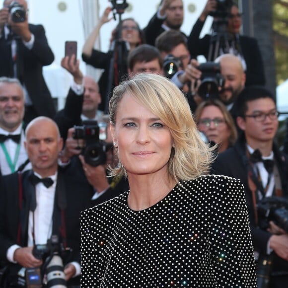 Robin Wright - Montée des marches du film "Les Fantômes d'Ismaël" lors de la cérémonie d'ouverture du 70ème Festival International du Film de Cannes. Le 17 mai 2017 © Borde-Jacovides-Moreau / Bestimage  Red carpet for the movie "Ismael's Ghosts" (Les Fantomes d'Ismael) during opening ceremony of the 70th Cannes International Film festival. On may 17th 201717/05/2017 - Cannes