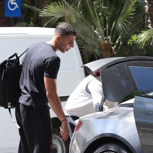 Exclusif - Kourtney Kardashian et nouveau petit ami Younes Bendjima quittent l'hôtel Bel Air Le 11 mai 2017