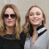 Vanessa Paradis et sa fille Lily-Rose Depp arrivent au défilé de mode prêt-à-porter automne-hiver 2017/2018 "Chanel" au Grand Palais à Paris, le 7 mars 2017.
