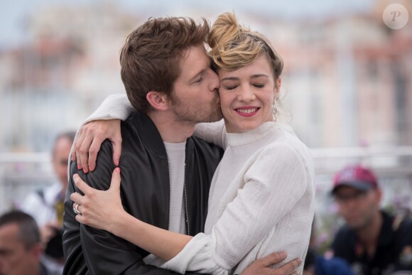 Pierre Deladonchamps et Céline Sallette au photocall du film "Nos Années Folles" lors du 70e Festival International du Film de Cannes, France, le 22 mai 2017. © Borde-Jacovides-Moreau/Bestimage