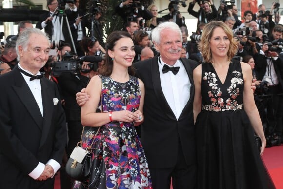 Jacques Attali, Yann Arthus-Bertrand et Maud Fontenoy - Montée des marches du film "Mise à Mort du Cerf Sacré" lors du 70e Festival International du Film de Cannes. Le 22 mai 2017. © Borde-Jacovides-Moreau / Bestimage