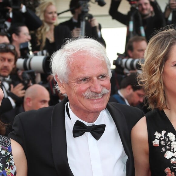 Yann Arthus-Bertrand et Maud Fontenoy - Montée des marches du film "Mise à Mort du Cerf Sacré" lors du 70ème Festival International du Film de Cannes. Le 22 mai 2017. © Borde-Jacovides-Moreau / Bestimage