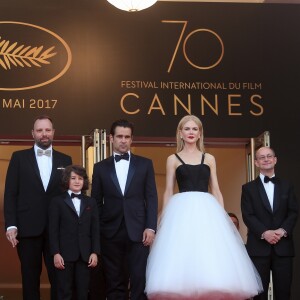 Barry Keoghan, Raffey Cassidy, Yorgos Lanthimos, Sunny Suljic, Colin Farrell, Nicole Kidman, Ed Guiney et Andrew Lowe - Montée des marches du film "Mise à Mort du Cerf Sacré" lors du 70e Festival International du Film de Cannes. Le 22 mai 2017. © Borde-Jacovides-Moreau/Bestimage