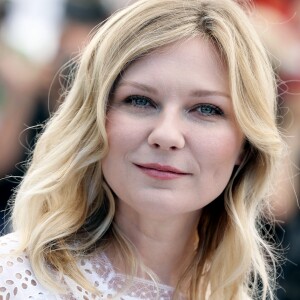 Kirsten Dunst (en robe Loewe) au photocall du film "Les Proies" lors du 70ème Festival International du Film de Cannes, France, le 24 mai 2017. © Borde-Jacovides-Moreau/Bestimage