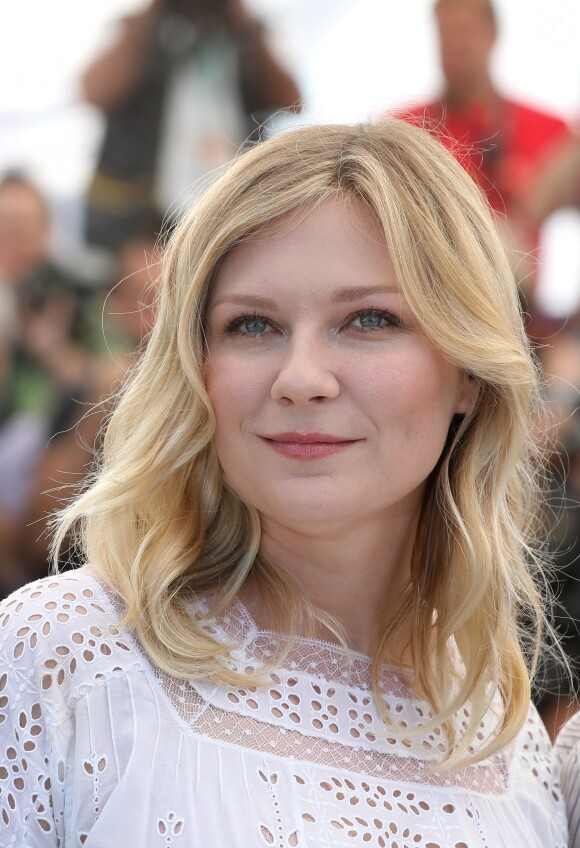 Kirsten Dunst (en robe Loewe) au photocall du film "Les Proies" lors du 70ème Festival International du Film de Cannes, France, le 24 mai 2017. © Borde-Jacovides-Moreau/Bestimage