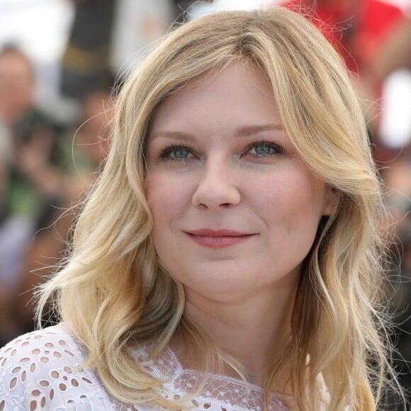 Kirsten Dunst (en robe Loewe) au photocall du film "Les Proies" lors du 70ème Festival International du Film de Cannes, France, le 24 mai 2017. © Borde-Jacovides-Moreau/Bestimage