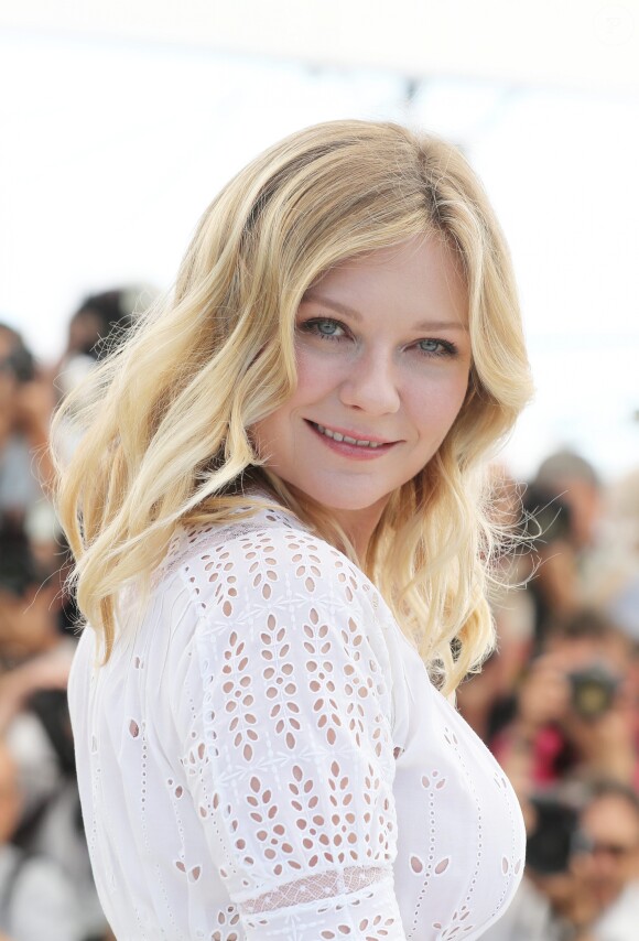 Kirsten Dunst (en robe Loewe) au photocall du film "Les Proies" lors du 70ème Festival International du Film de Cannes, France, le 24 mai 2017. © Borde-Jacovides-Moreau/Bestimage