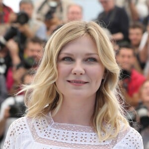 Kirsten Dunst (en robe Loewe) au photocall du film "Les Proies" lors du 70ème Festival International du Film de Cannes, France, le 24 mai 2017. © Borde-Jacovides-Moreau/Bestimage