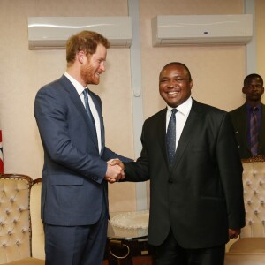 Le prince Harry rencontrant le Premier ministre du Lesotho Mothetjoa Metsing le 26 novembre 2015
