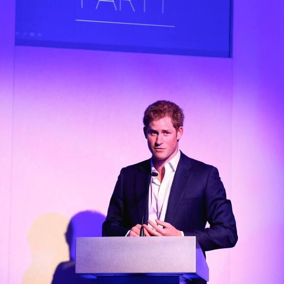 Le prince Harry fait un discours lors de la soirée Sentebale summer party au Dorchester Hotel à Londres le 7 mai 2014.